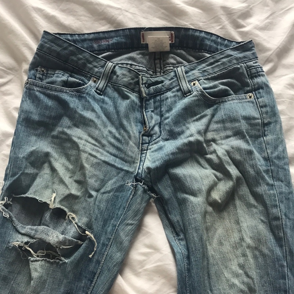 DONATING TODAY💕BDG perfect destroyed skinny jeans
